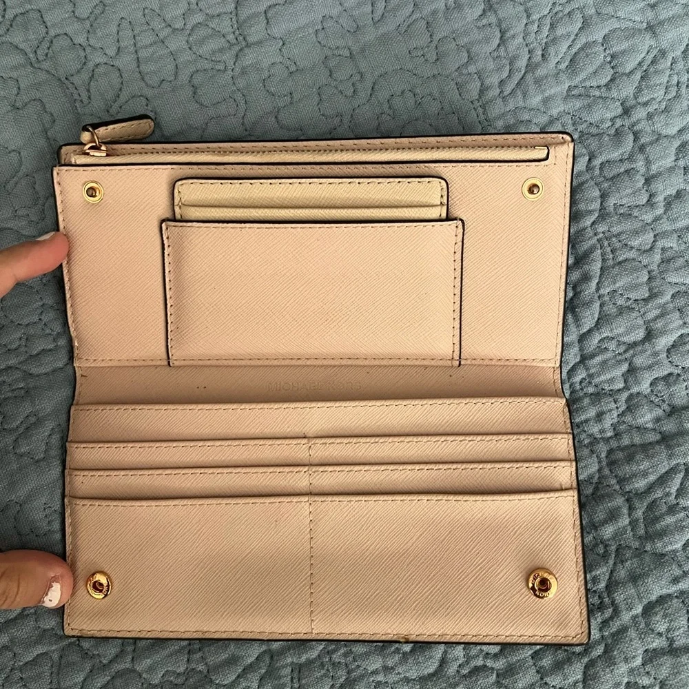Michael Kors wallet - Picture 3 of 4